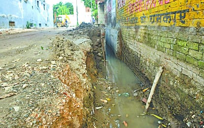 PM narendra Modi visit varanasi prime minister will inaugurate Road and drain but work left incomplete