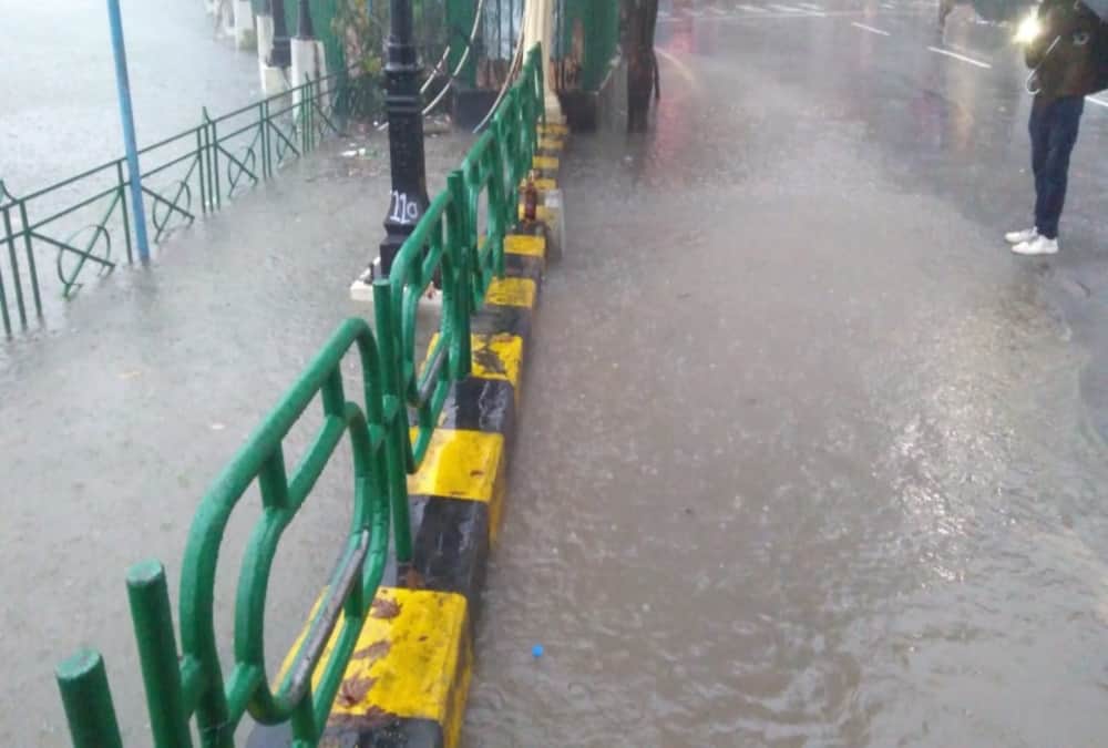 Uttarakhand Weather Update: Naini Lake Overflow and Water Flow on Mall road in Nainital Photos
