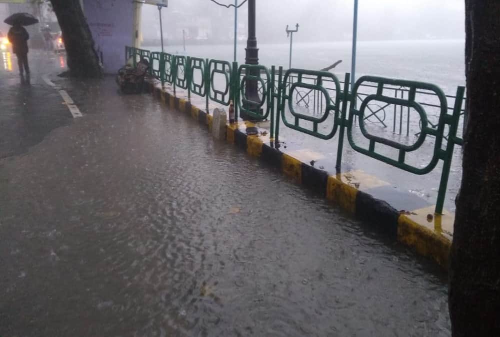 Uttarakhand Weather Update: Naini Lake Overflow and Water Flow on Mall road in Nainital Photos