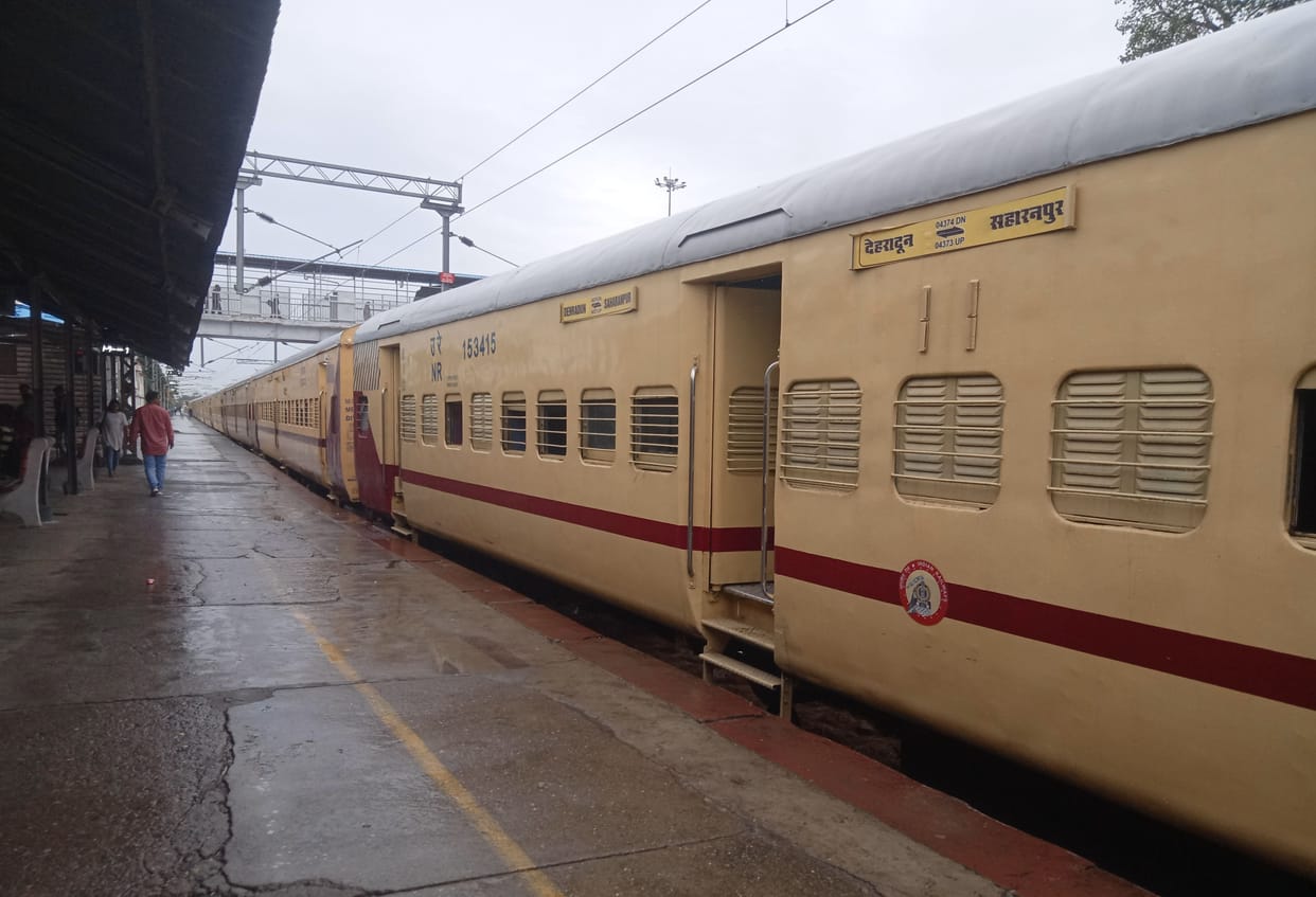 4 hours farmers on railway track