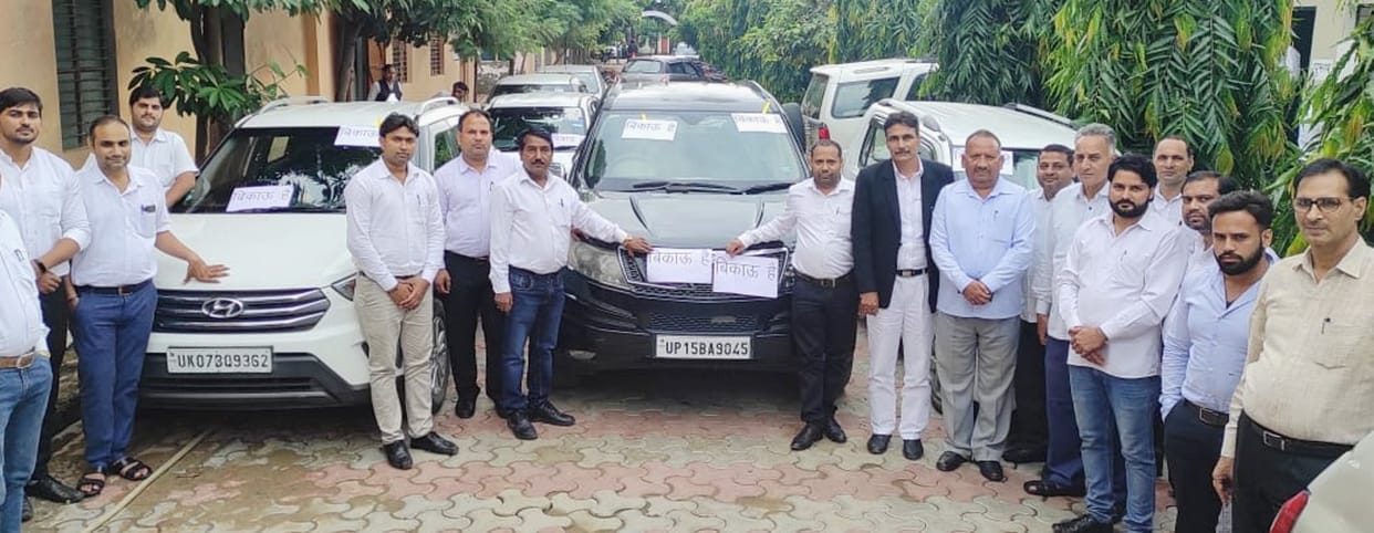 Expressed opposition to inflation by putting up posters of the car for sale