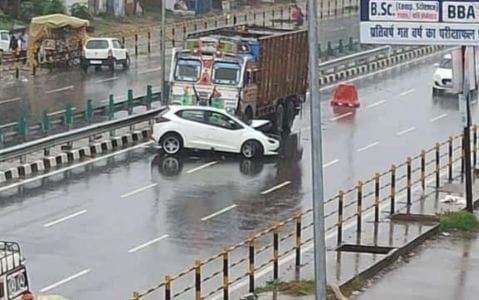 Uncontrolled car rams into truck, five people seriously injured