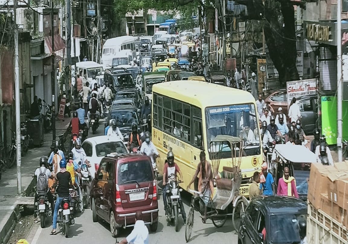 traffic jam in varanasi due to market opens after durga puja festival many roads blocks