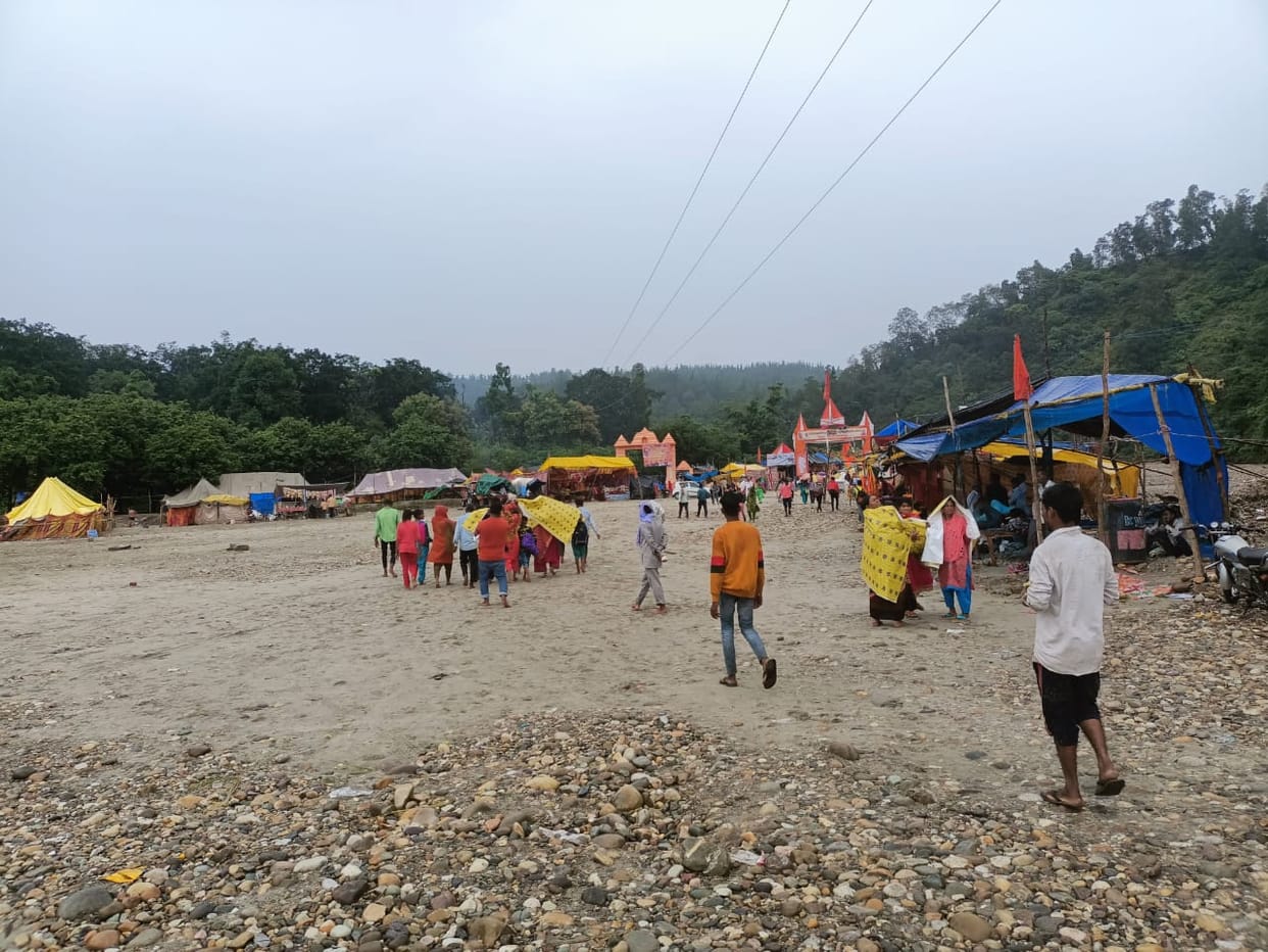 Despite the strictness of the administration, devotees reached Siddhpeeth