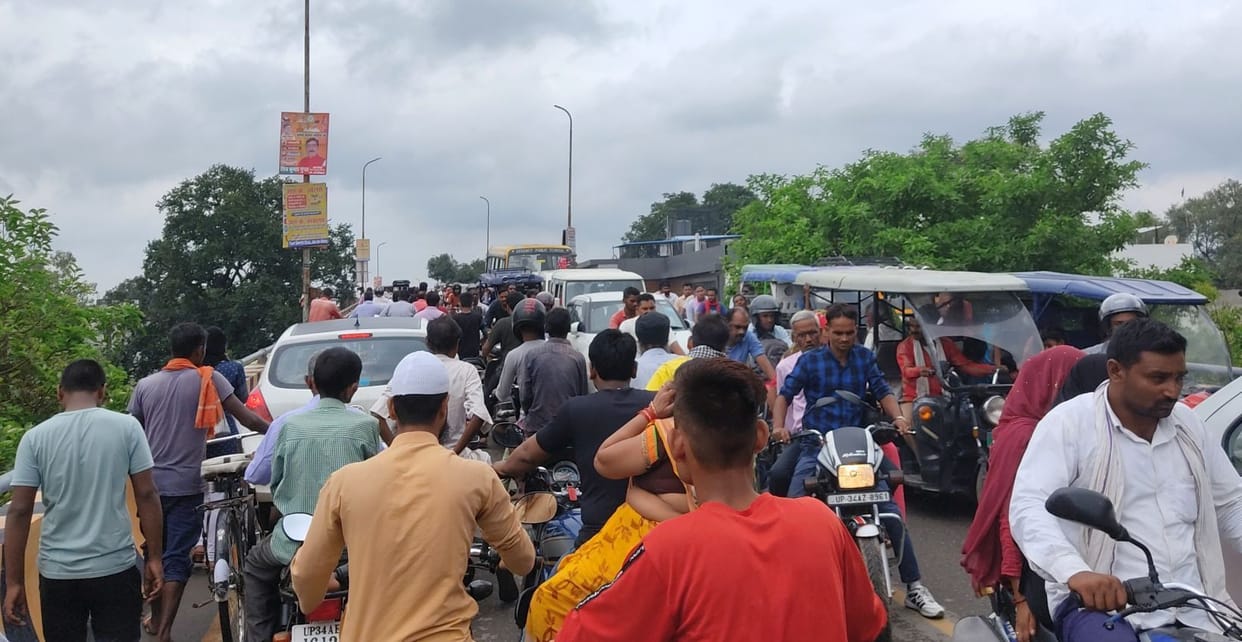 City stuck in jam, it was difficult to get out