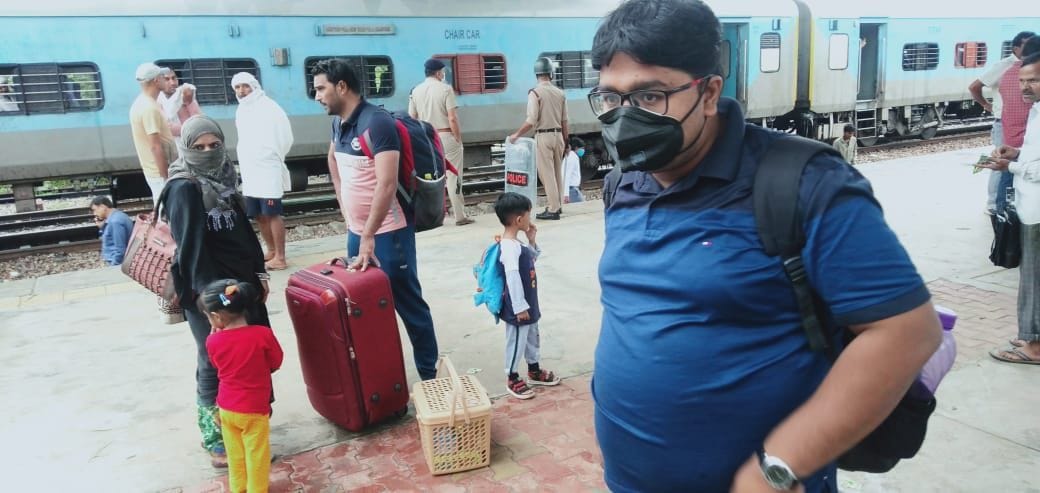 Farmer's movement: Bhakiyu captured the railway track, stopped the train