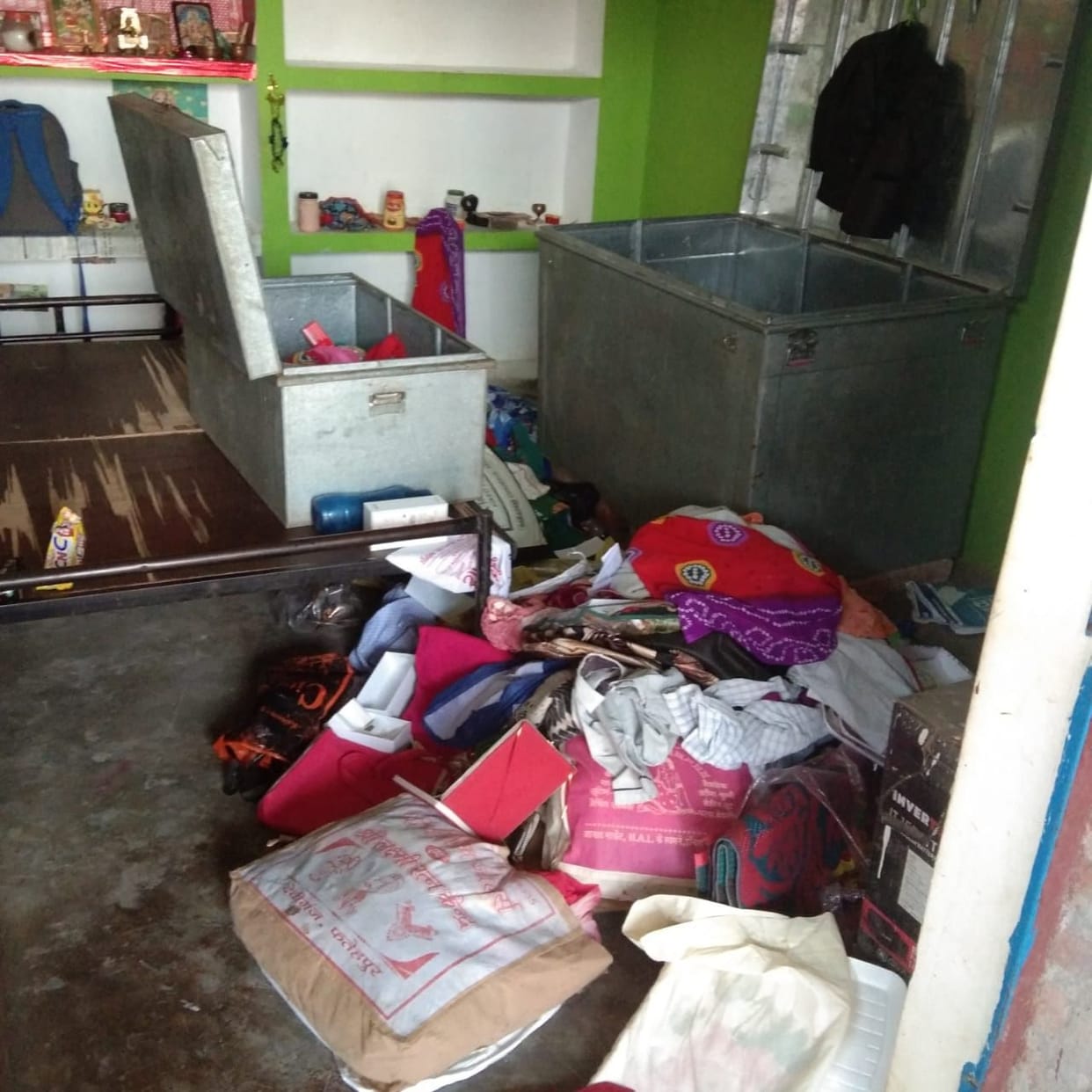 fathepur news,Thieves raid five houses including BDC