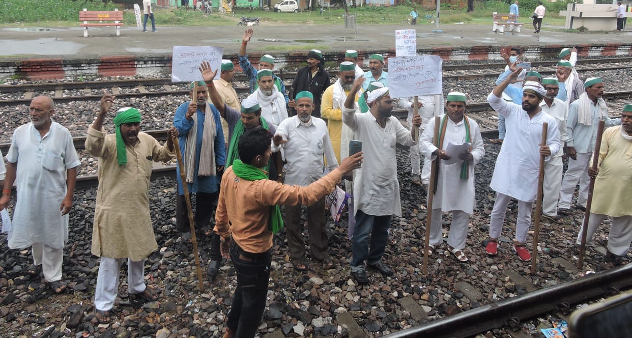 BKYU United Front demonstrated at the railway station