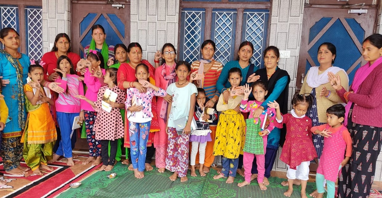 BJP Mahila Morcha worshiped the girls
