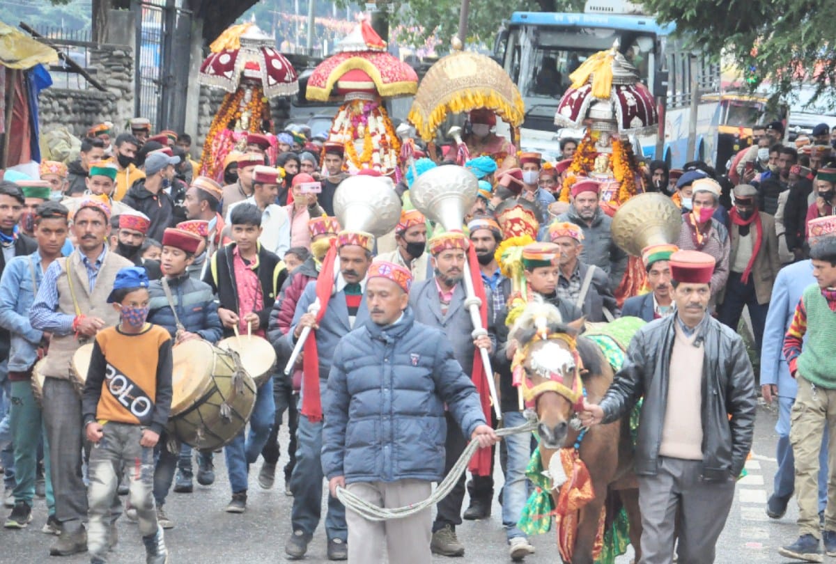 Kullu Dussehra: Third Jaleb of Lord Narasimha came out in royal style, Devlu danced to the beat of musical instruments