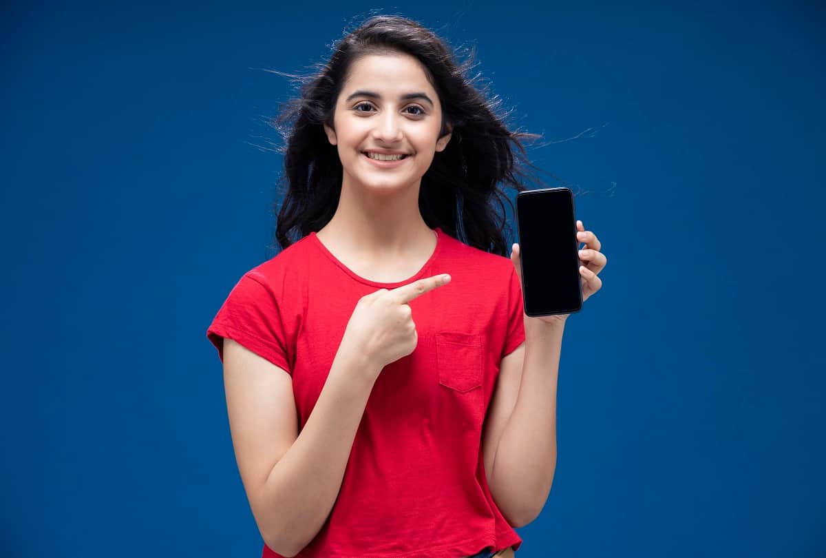 Tips and Tricks What to do when your smartphone falls into the water tech news in hindi