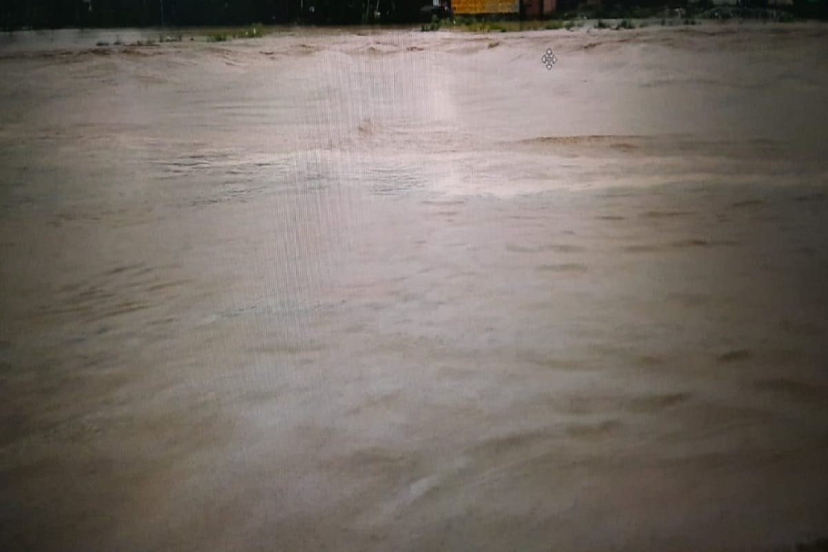 UP News: rivers have come in spate and people are facing problems due to incessant rains in Bijnor