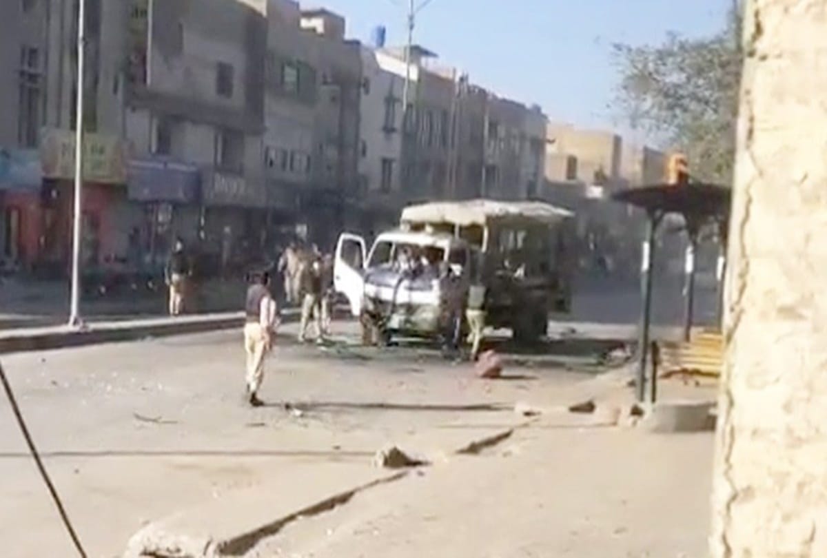 Pakistan Blast in Quetta Balochistan University policemen dead and injured