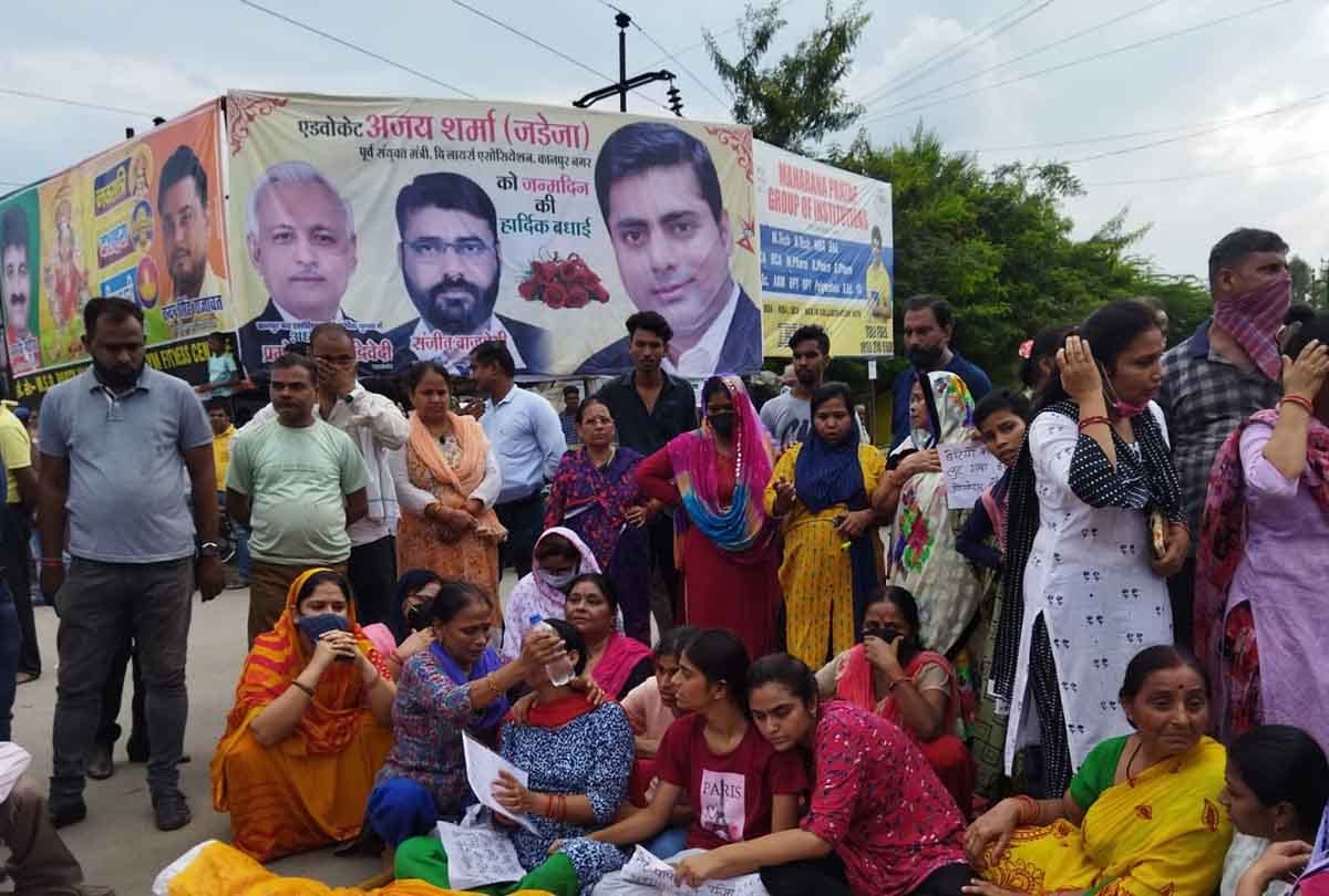 The middle-aged had committed self-immolation in dispute of Land: relatives jammed by keeping dead body