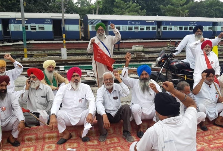 Protestors block railway tracks in Punjab in protest against Lakhimpur Kheri incident