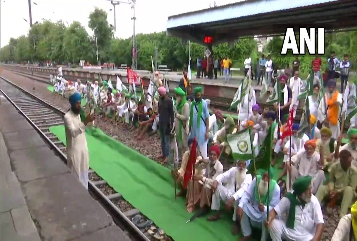 Farmers calls for Rail Roko Andolan across country to protest against Lakhimpur case many trains affected