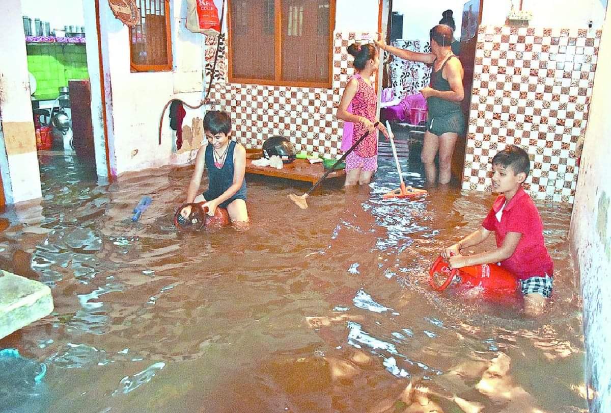 waterlogging in many areas of Agra due to heavy rains