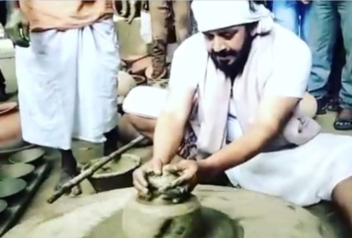 bhojpuri superstar ravi kishan video goes viral actor making clay post on potters wheel