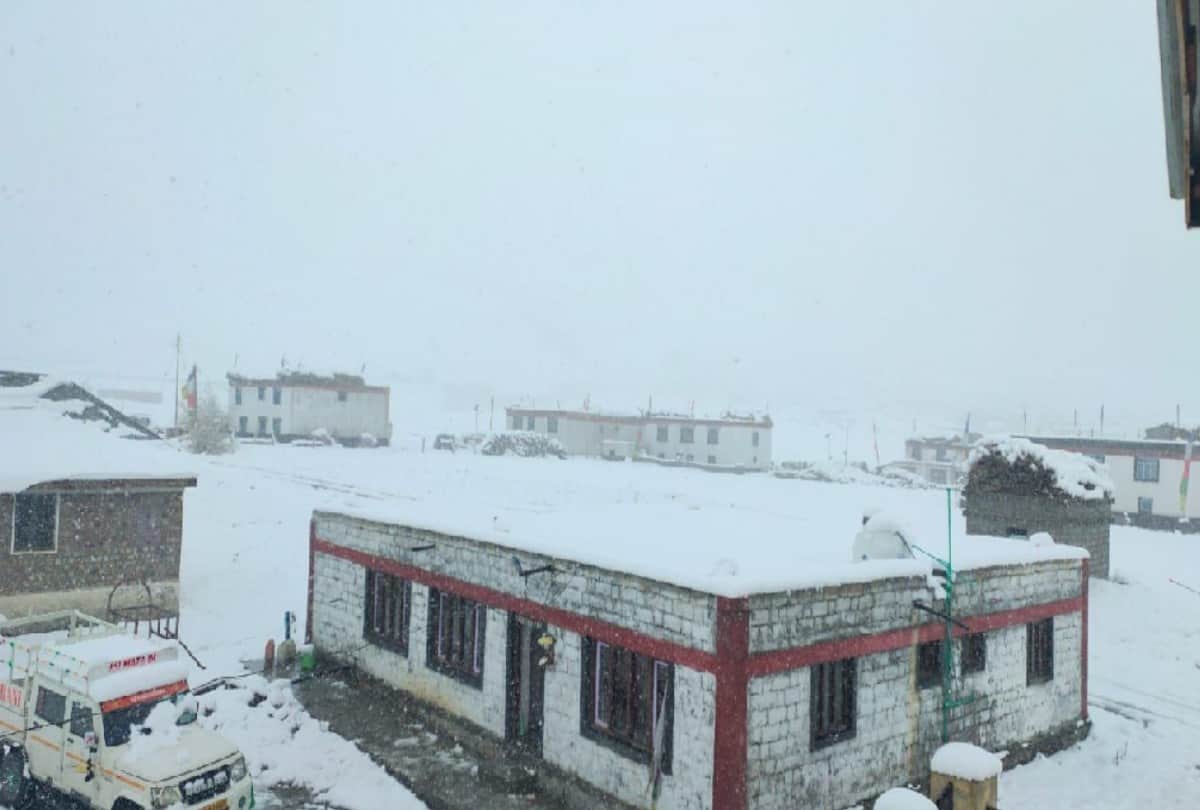 himachal weather update: Peaks covered white sheet of snow in state, rainfall in other parts, many roads closed