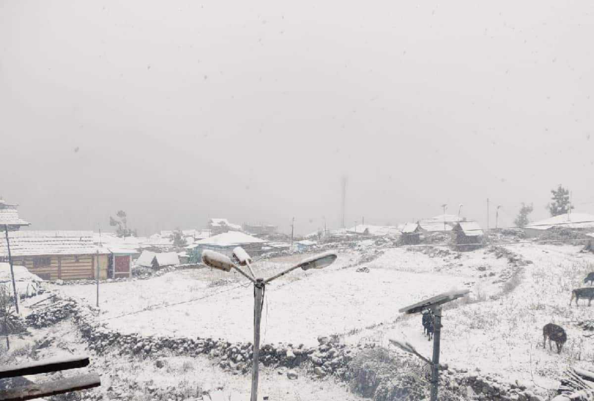 himachal weather update: Peaks covered white sheet of snow in state, rainfall in other parts, many roads closed