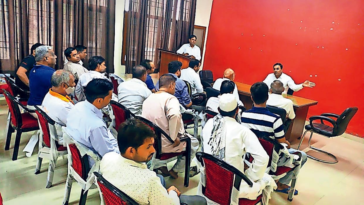 Strict action will be taken on adulteration of sweets, SDM held a meeting and gave instructions to the vendors
