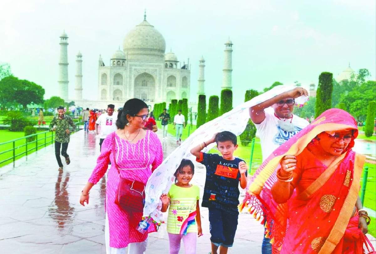 Taj Mahal Night View After Rain 120 Tourist See Beauty Of Taj