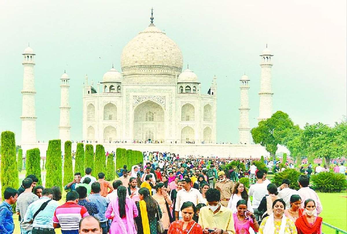 Taj Mahal Night View After Rain 120 Tourist See Beauty Of Taj