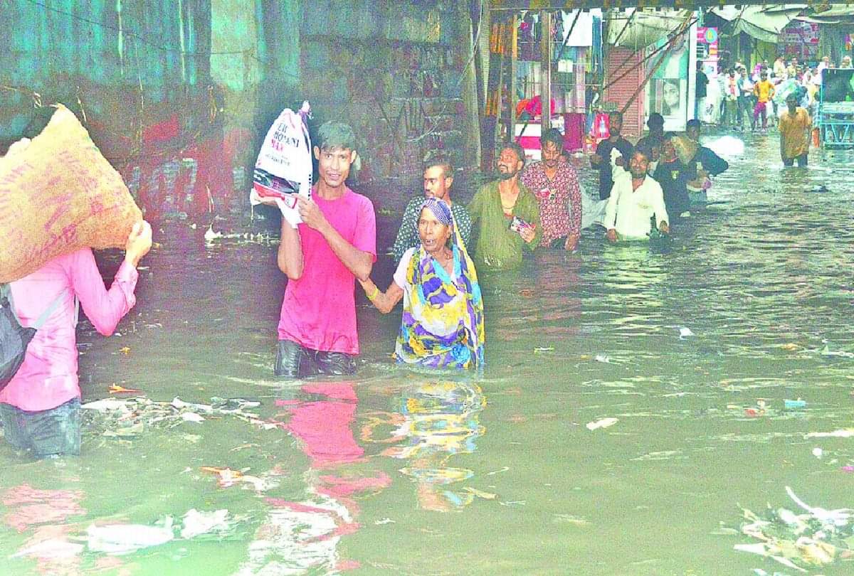 waterlogging in many areas of Agra due to heavy rains