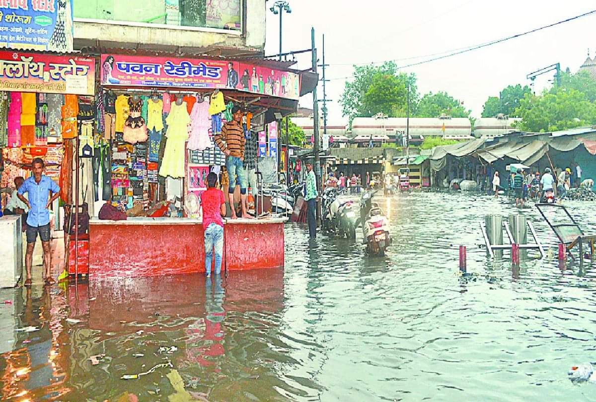 waterlogging in many areas of Agra due to heavy rains