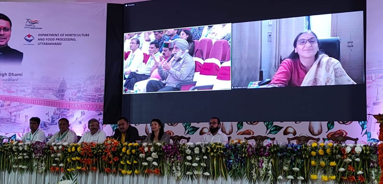 Emphasis on adopting foreign technology of mushroom in every door