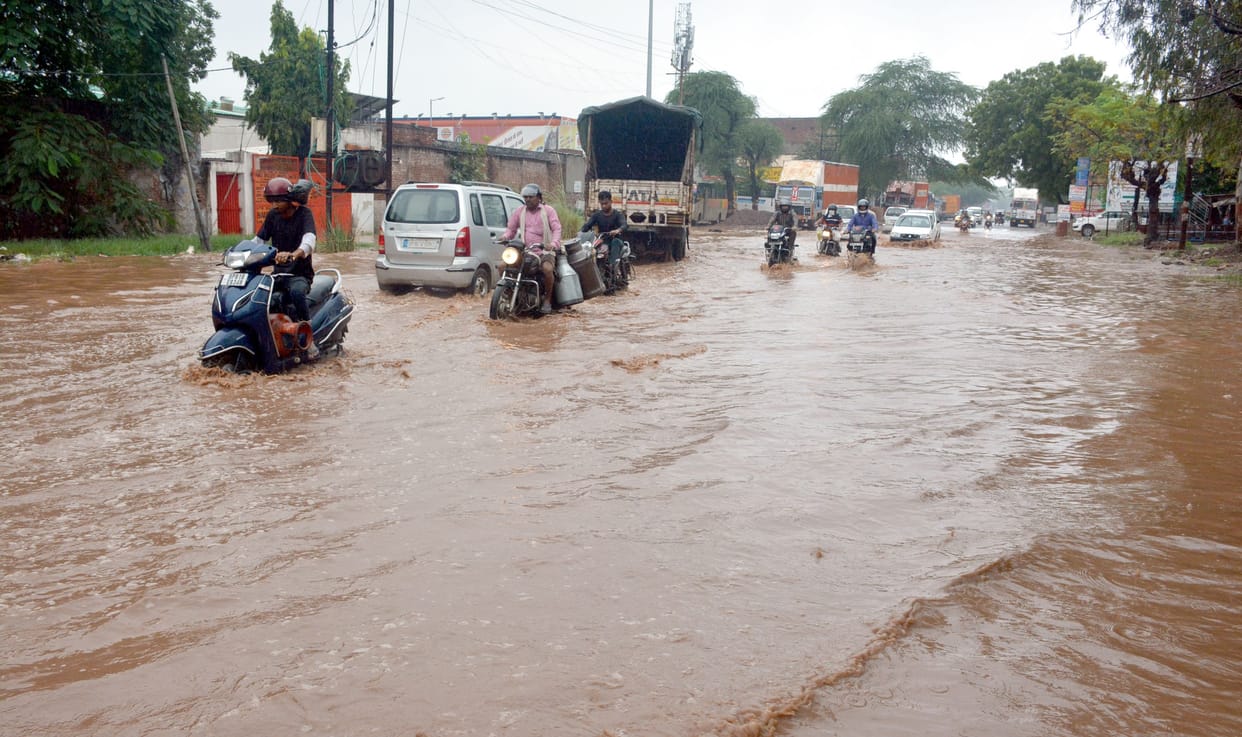 Potholes on 845 km long 556 roads