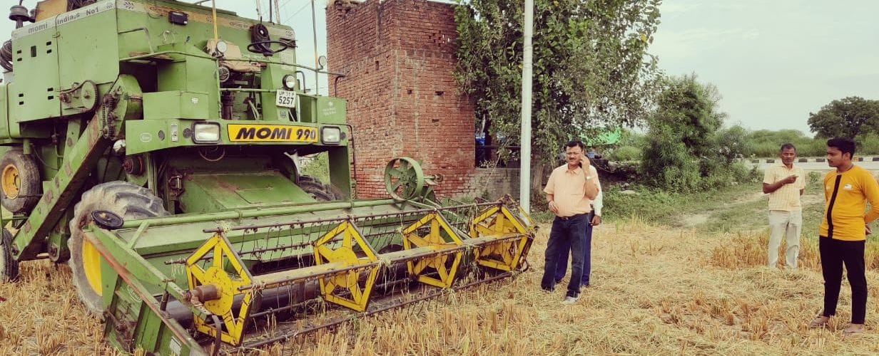 fathepur news,Two harvesters are harvesting crops without applying SMS