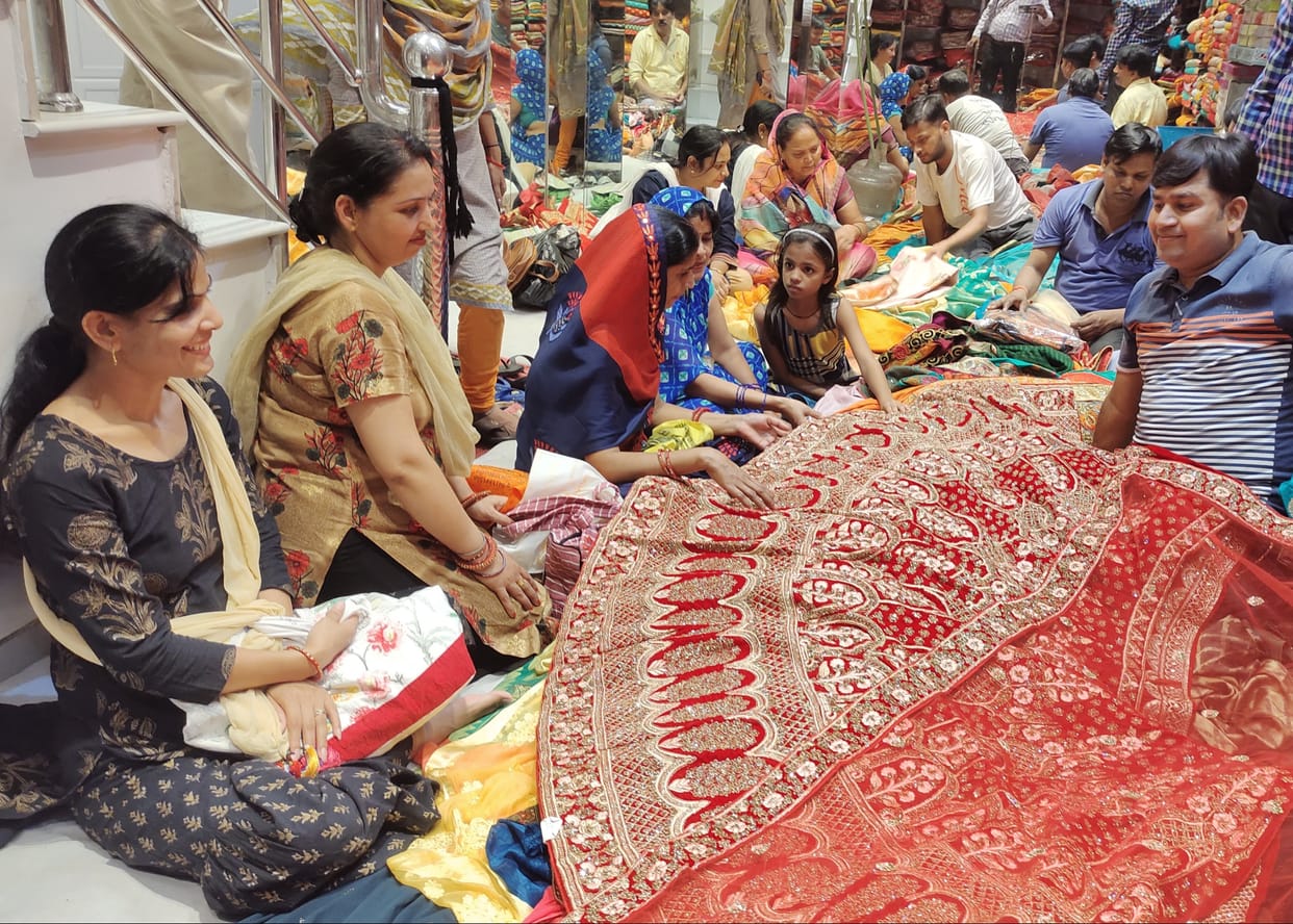 Karvachauth shopping started, business expected of nine crores in the city