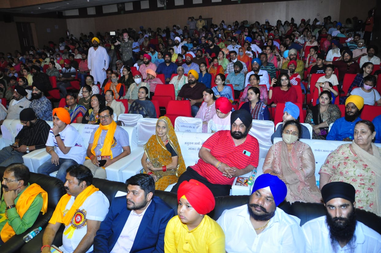 Devotees were thrilled to see the heroic story of Guru Tegh Bahadur