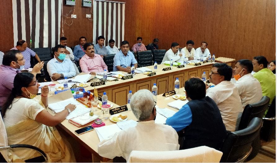 indoor stadium including CNG station will gift varanasi  municipal corporation meeting decision