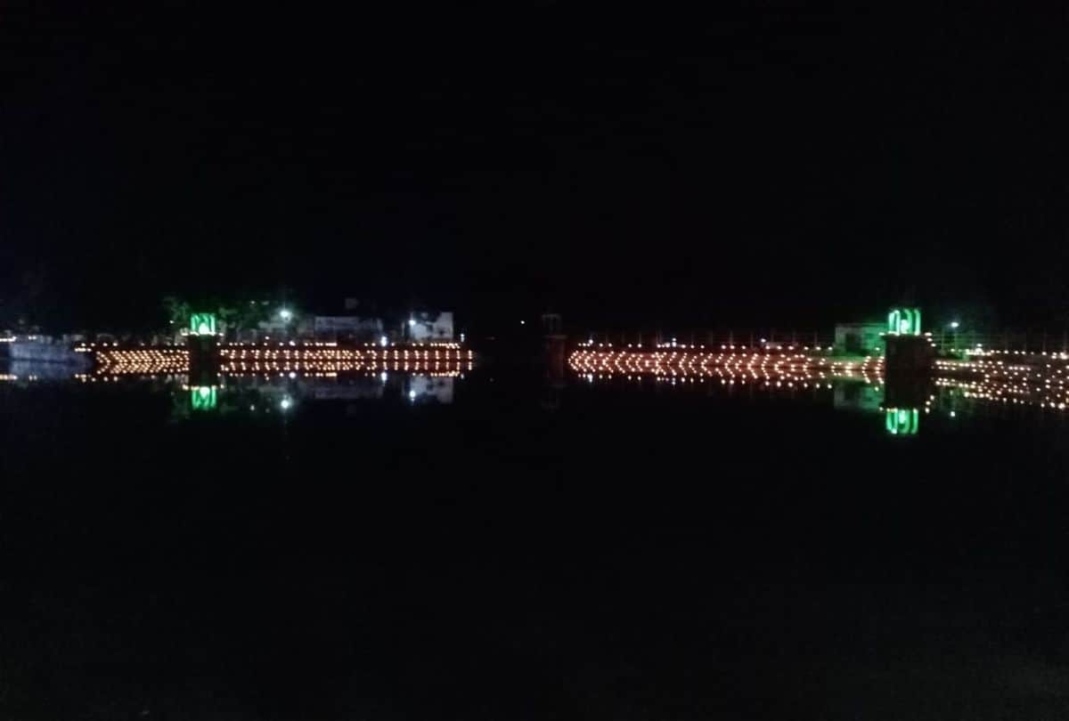Braj Folk Artists performs Maharas Leela at Chandra Sarovar of Parasauli in Mathura