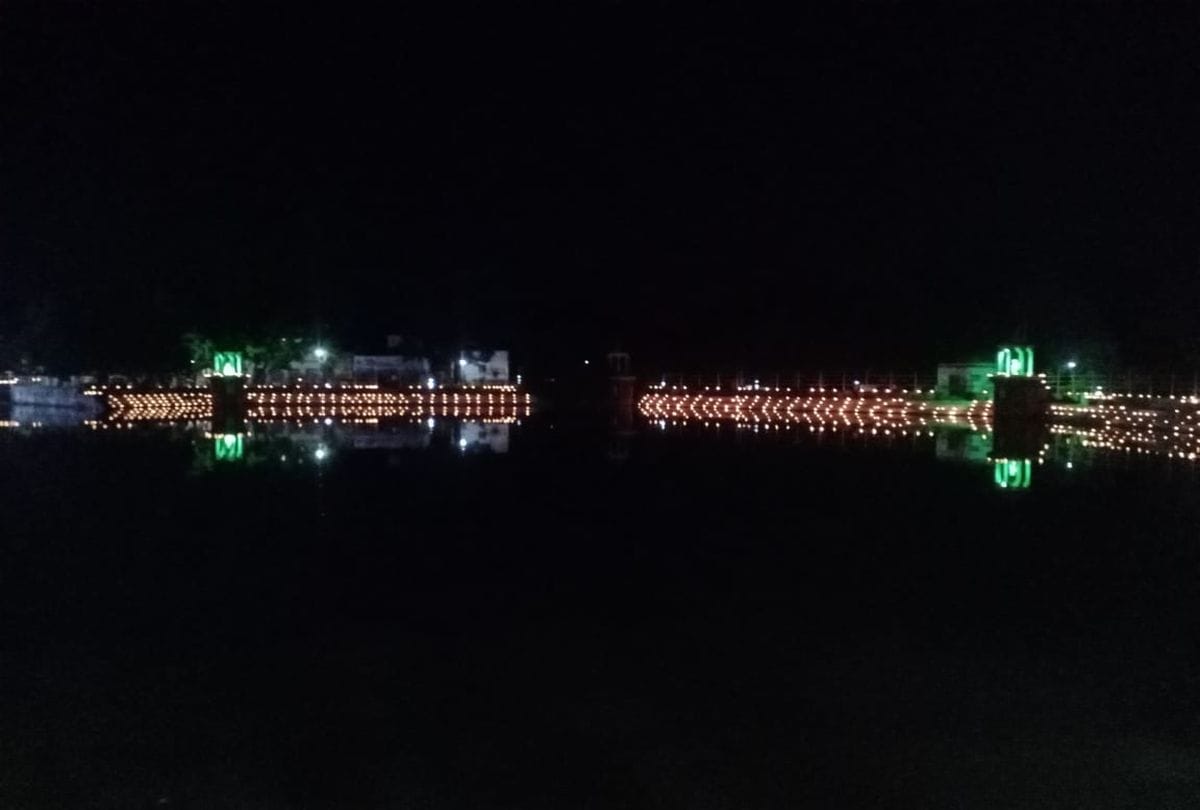 Braj Folk Artists performs Maharas Leela at Chandra Sarovar of Parasauli in Mathura