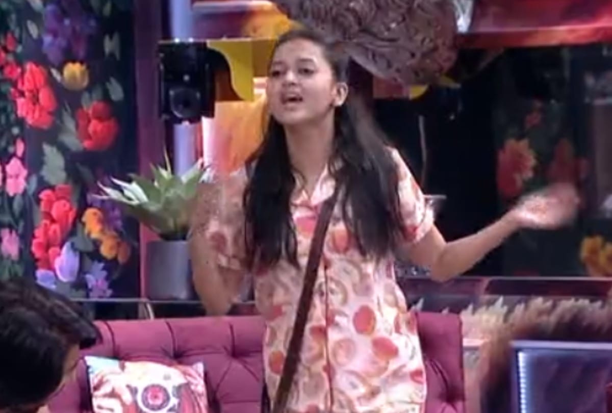 bigg boss 15 tejasswi prakash gets filmi after bb sent food for housemates