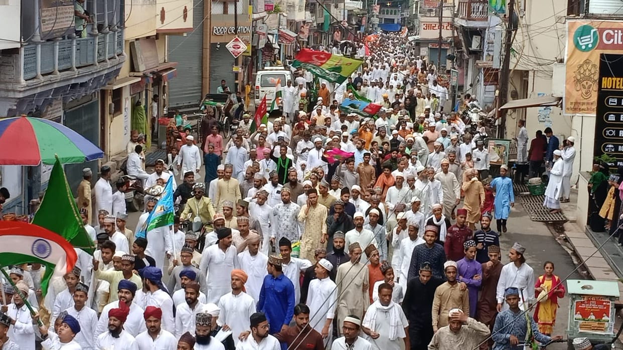Eid Milad un Nabi 2021 people gathered to see procession of Barawafat in kashi varanasi