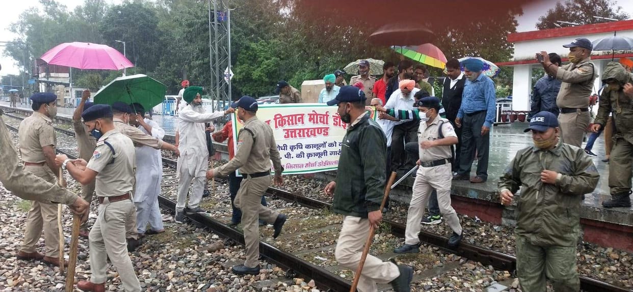 Farmers demonstrated on railway track in Doiwala