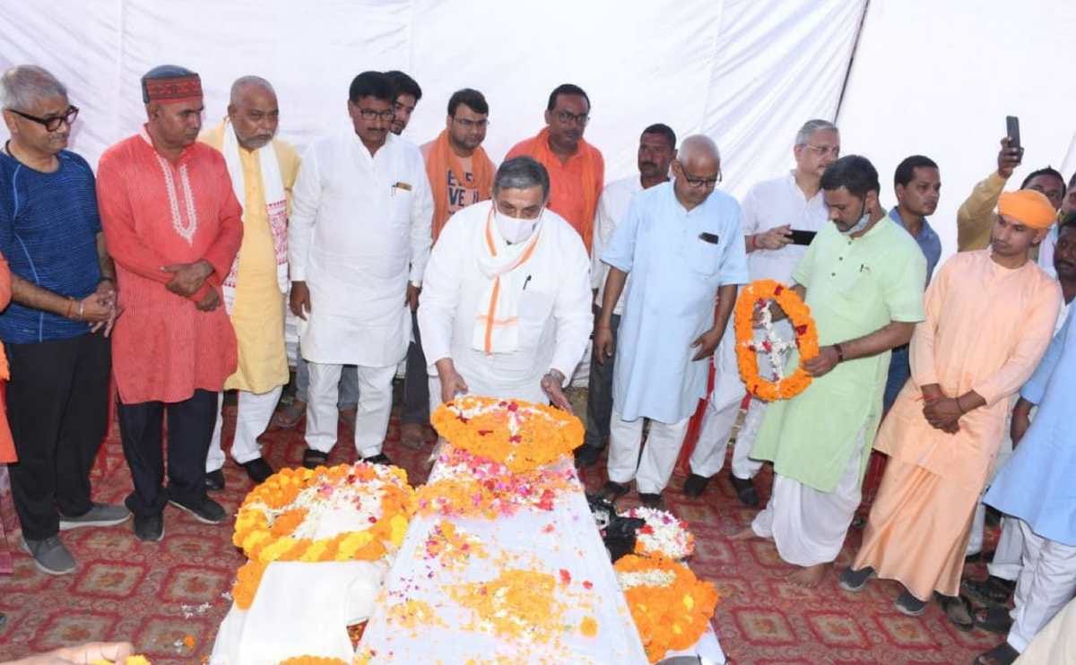 National General Secretary of Sanskar Bharti Amirchand last rites Masses gathered in Ballia for the last glimpse