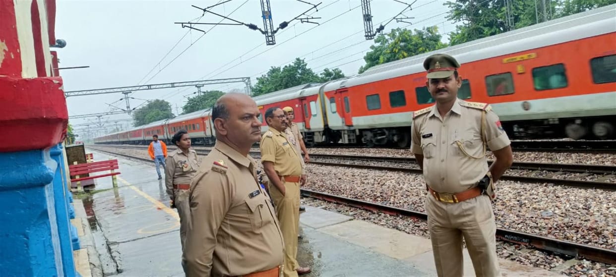 Hathras: Detained farmer leader going to stop rail