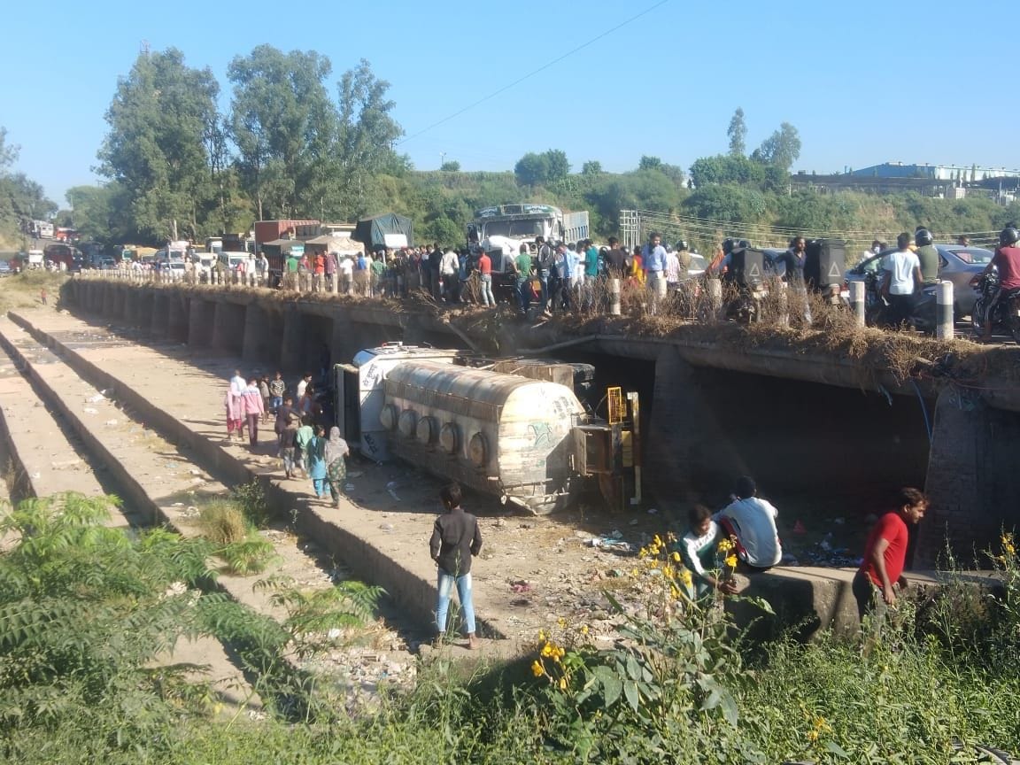 Collision with tipper, tanker fell in ravine