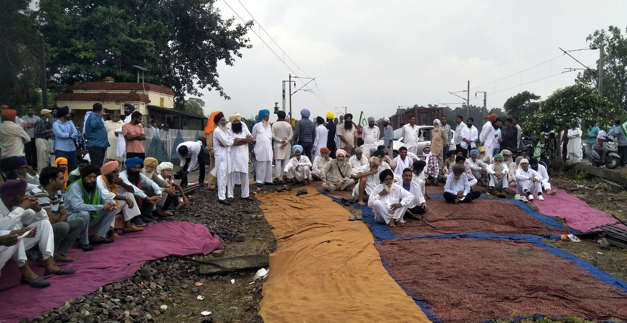 Farmers sitting on the track for six hours, passengers remained upset