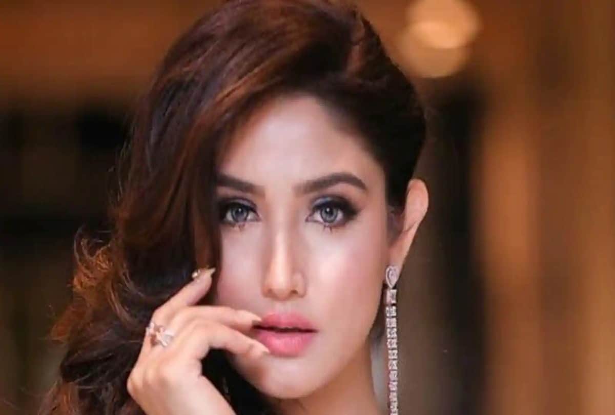 Bigg Boss 15: Fans angry with Donal Bisht and Vidhi Pandyas mid-week eviction criticize show makers for their decision