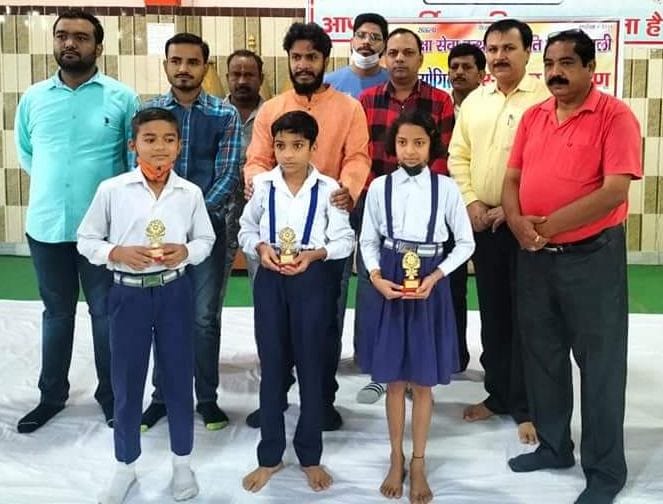 Prizes awarded to the winners of art competition