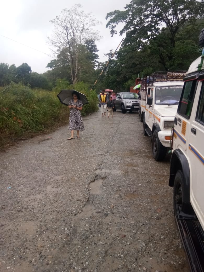 More than five hundred people trapped in Mohan