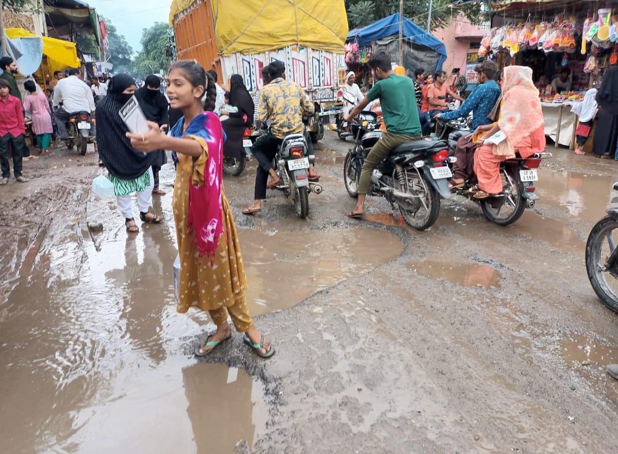 Waterlogging at the fair site, shopkeepers and customers were upset