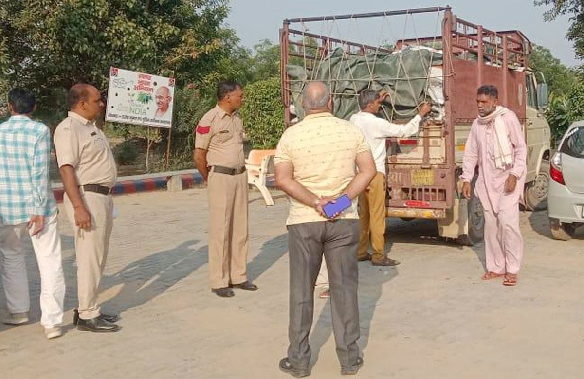 104 bags of DAP manure recovered from canter going to Rajasthan