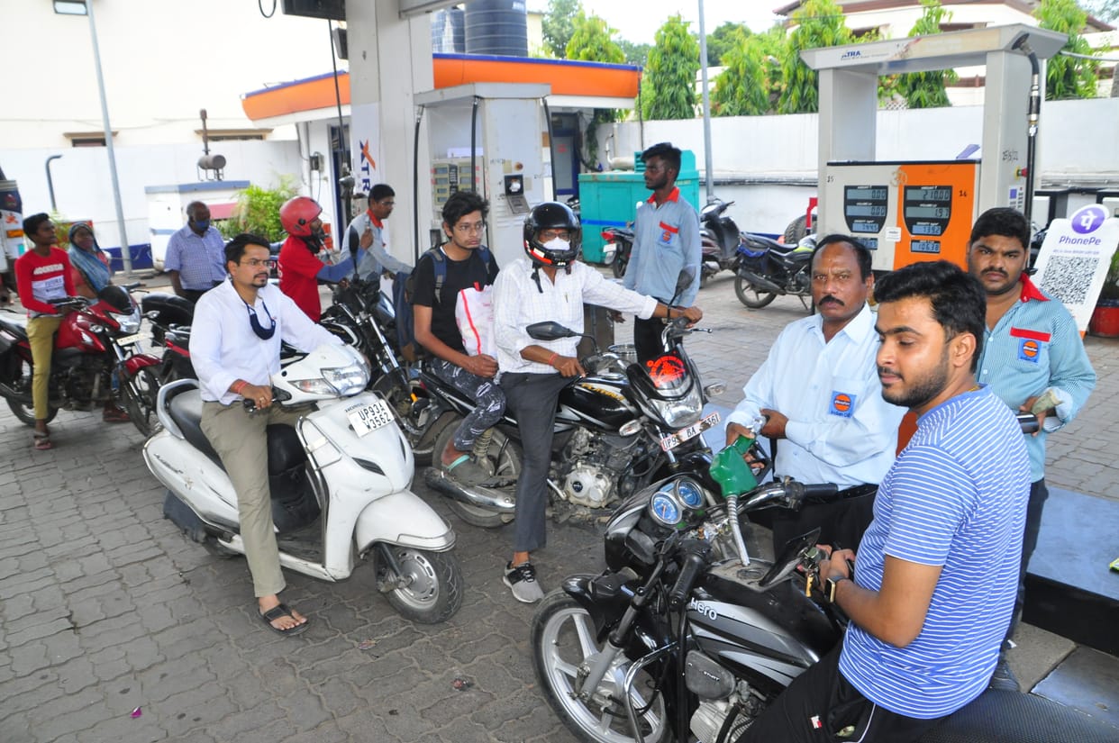 Petrol prices are increasing in Jhansi, but demand is not decreasing